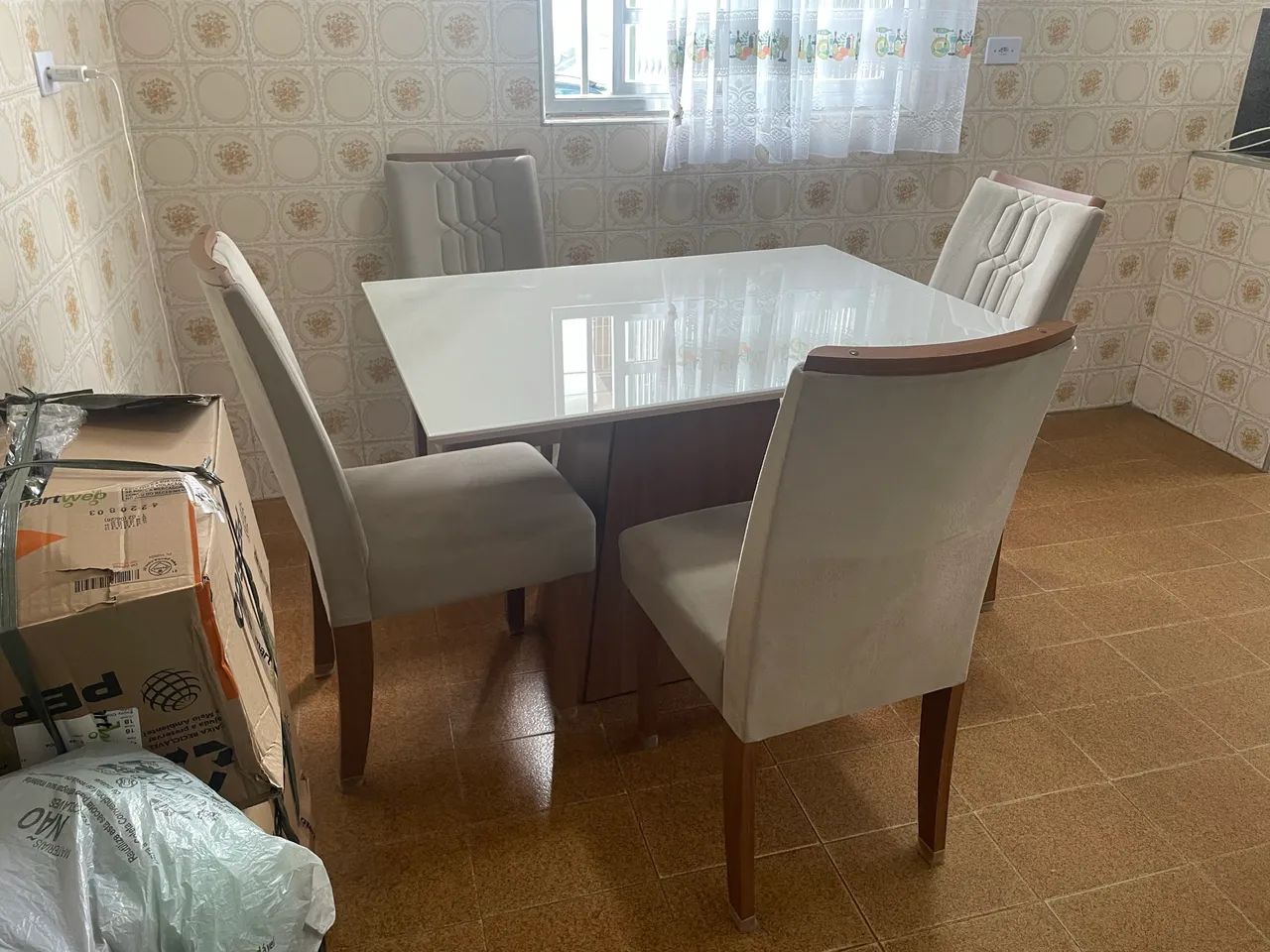 Mesa tampo de madeira e vidro 4 lugares - Foto 3