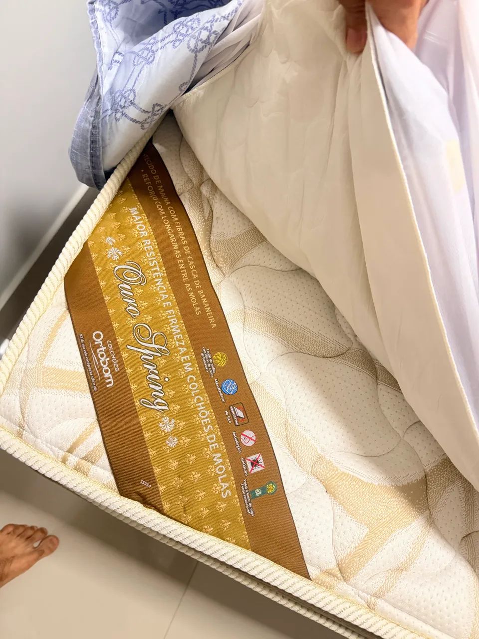 Cama box Ortobom Ouro Spring com Cabeceira em madeira
