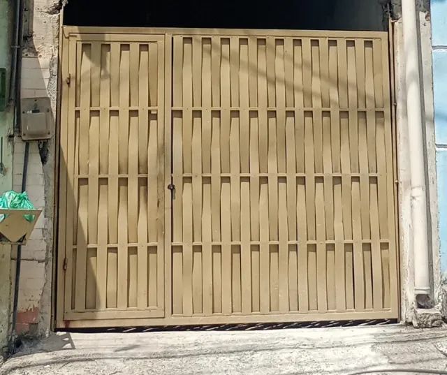Portão de garagem basculante com motor
