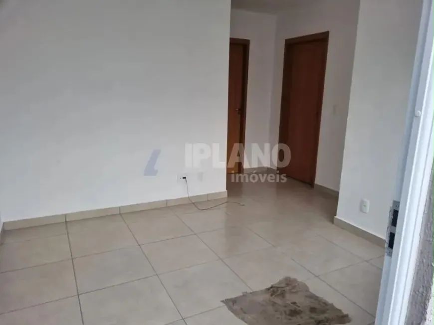 Vendo casa em terra vermelha com quintal  - Foto 4