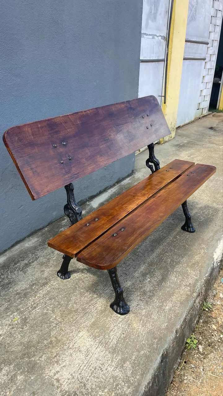 Lindo banco estilo de praça