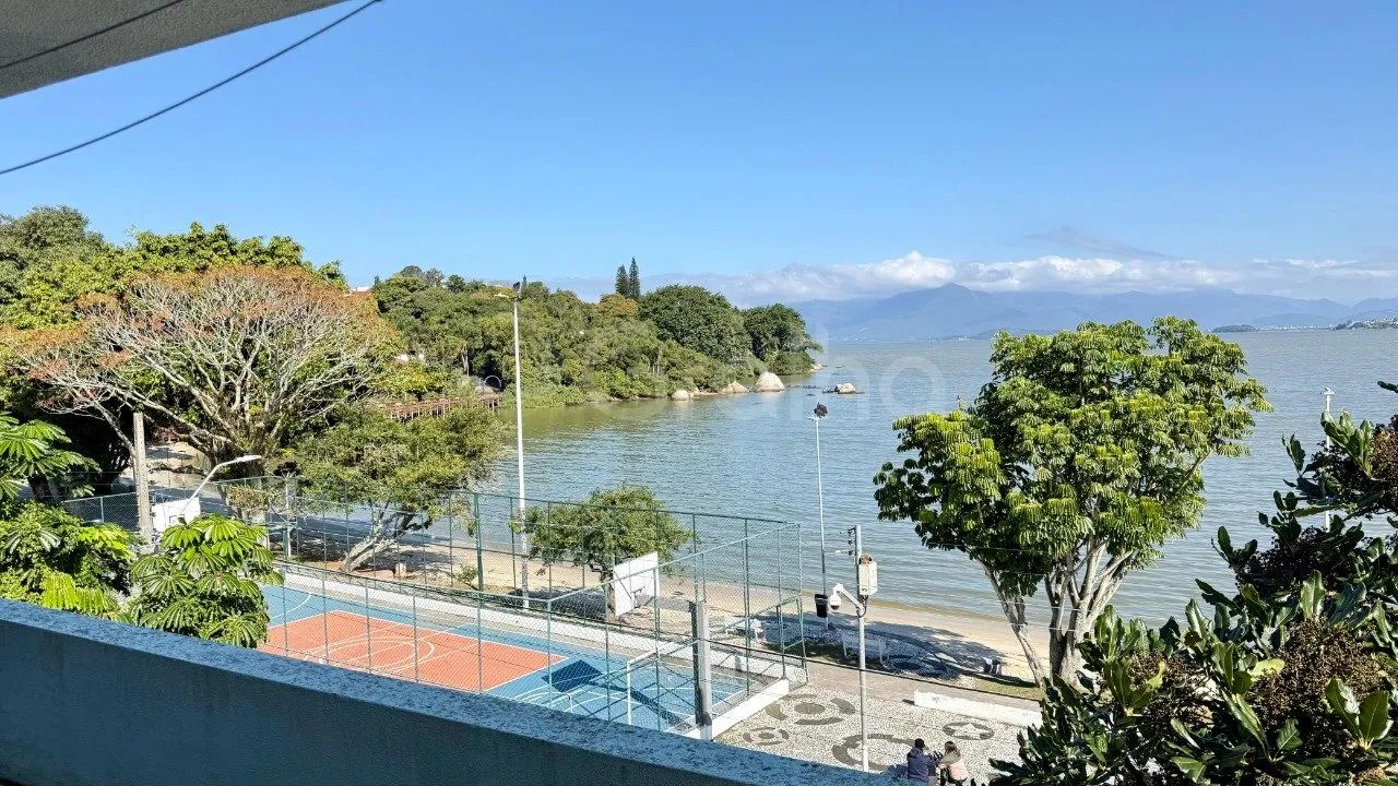 Casa de 386m² com 3 suítes no Bom Abrigo