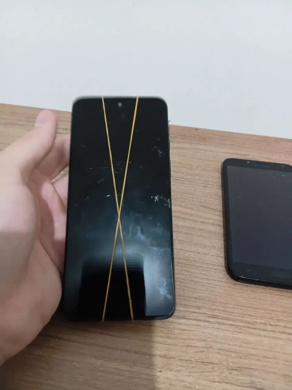 Vendo 2 celulares com a tela quebrada. Ambos quebraram a tela e o display. - Foto 3
