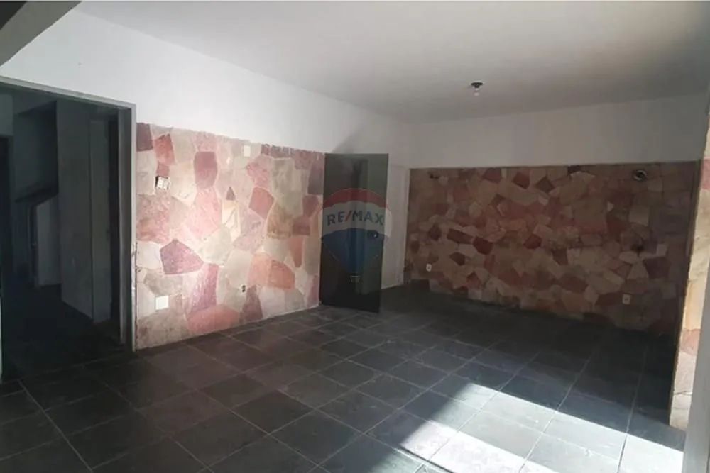 ALUGA-SE Espaço Versátil para moradia ou comércio - Foto 2