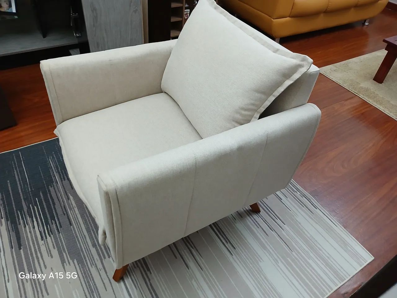 Poltrona em linho impermeabilizada - Foto 2