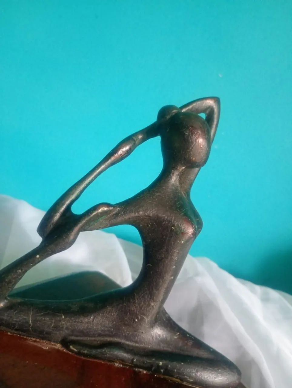Antiga e linda escultura de bailarina Em alumínio e madeira - Foto 2