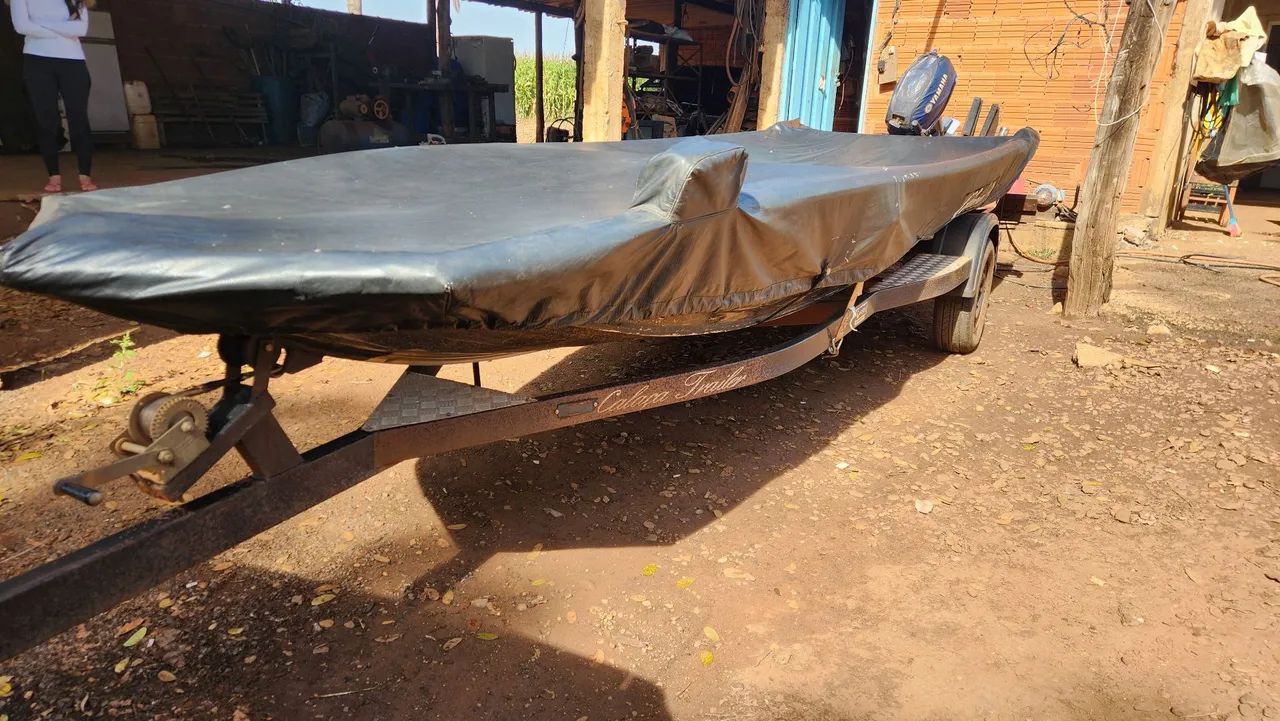 Conjunto barco, motor e carreta 
