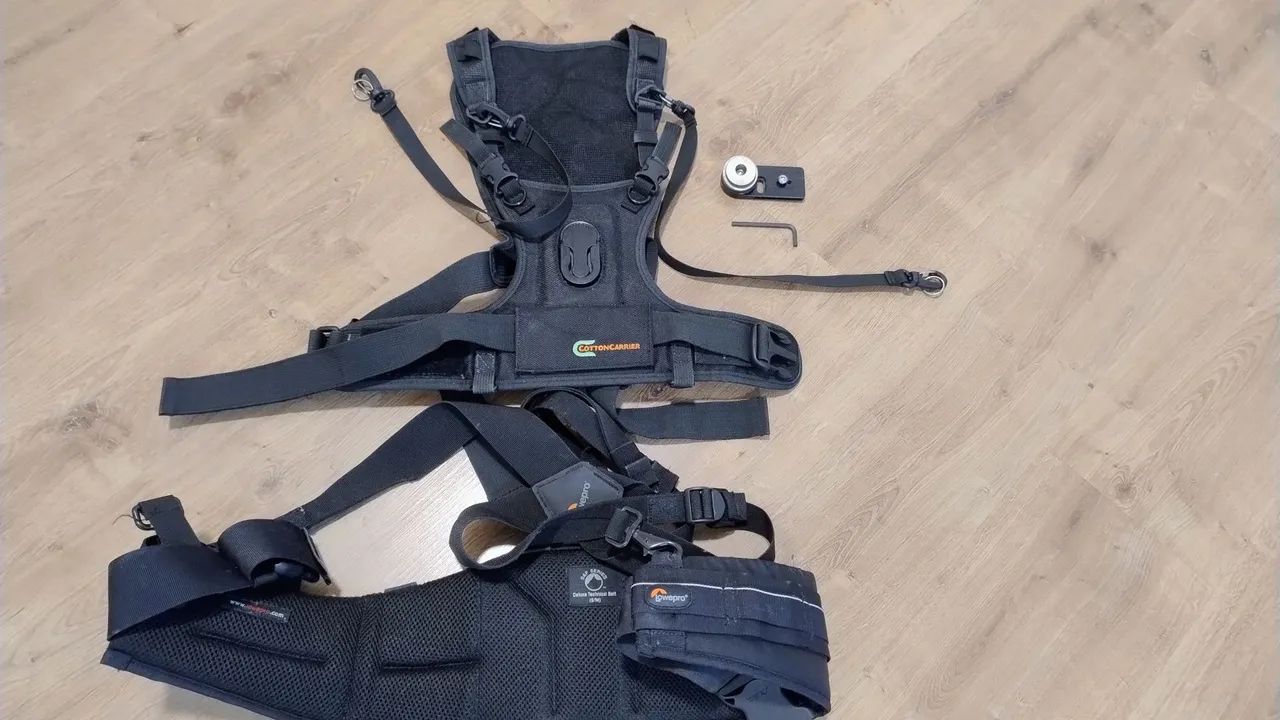 Harness/Colete da Cotton Carrier e LowePro Impecavel