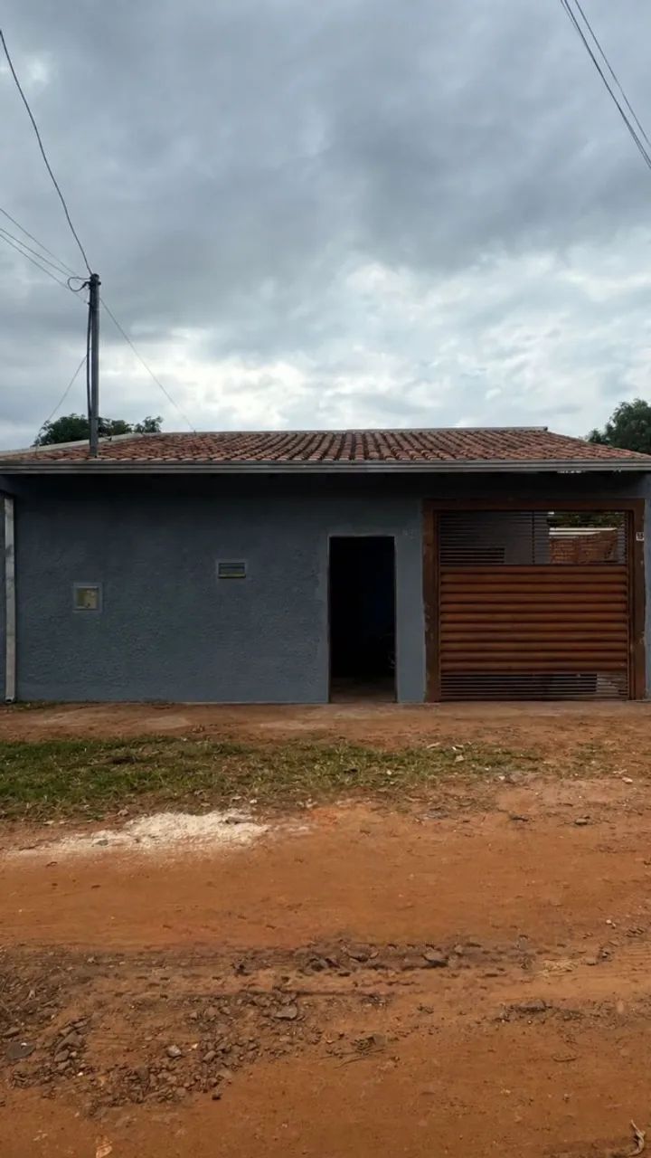 Casa com quintal e espaço, disponível financiamento.