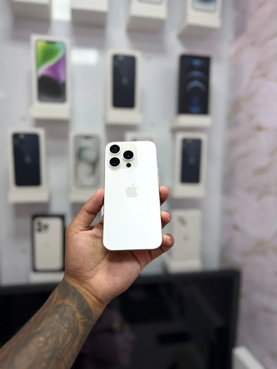 IPHONE 15 PRO 128GB<br>R$ 2.399,00 MUITO LINDO