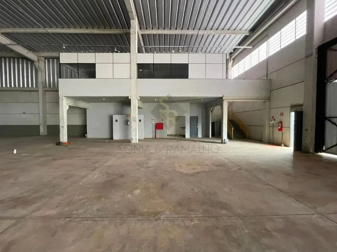 Galpão comercial com mais de 1.800m² de área útil para alugar no bairro Recreio Anhanguera - Foto 6