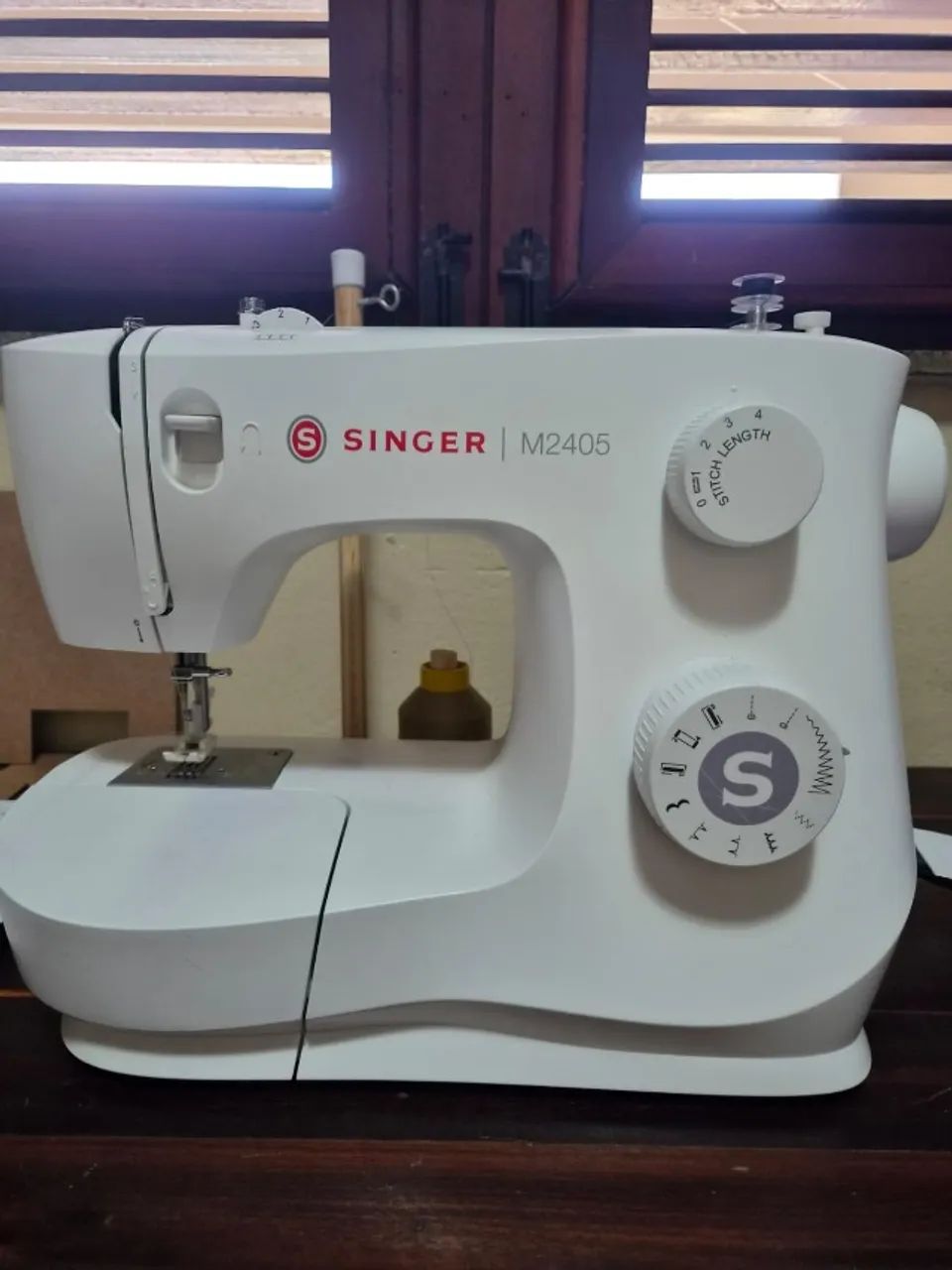 ? Máquina Singer M2405  