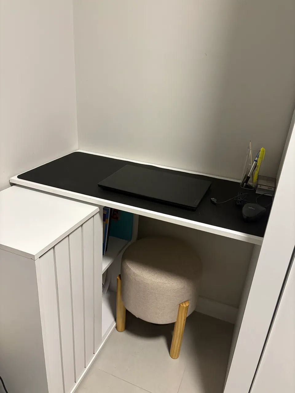 Escrivaninha - mesa com armario - Foto 2