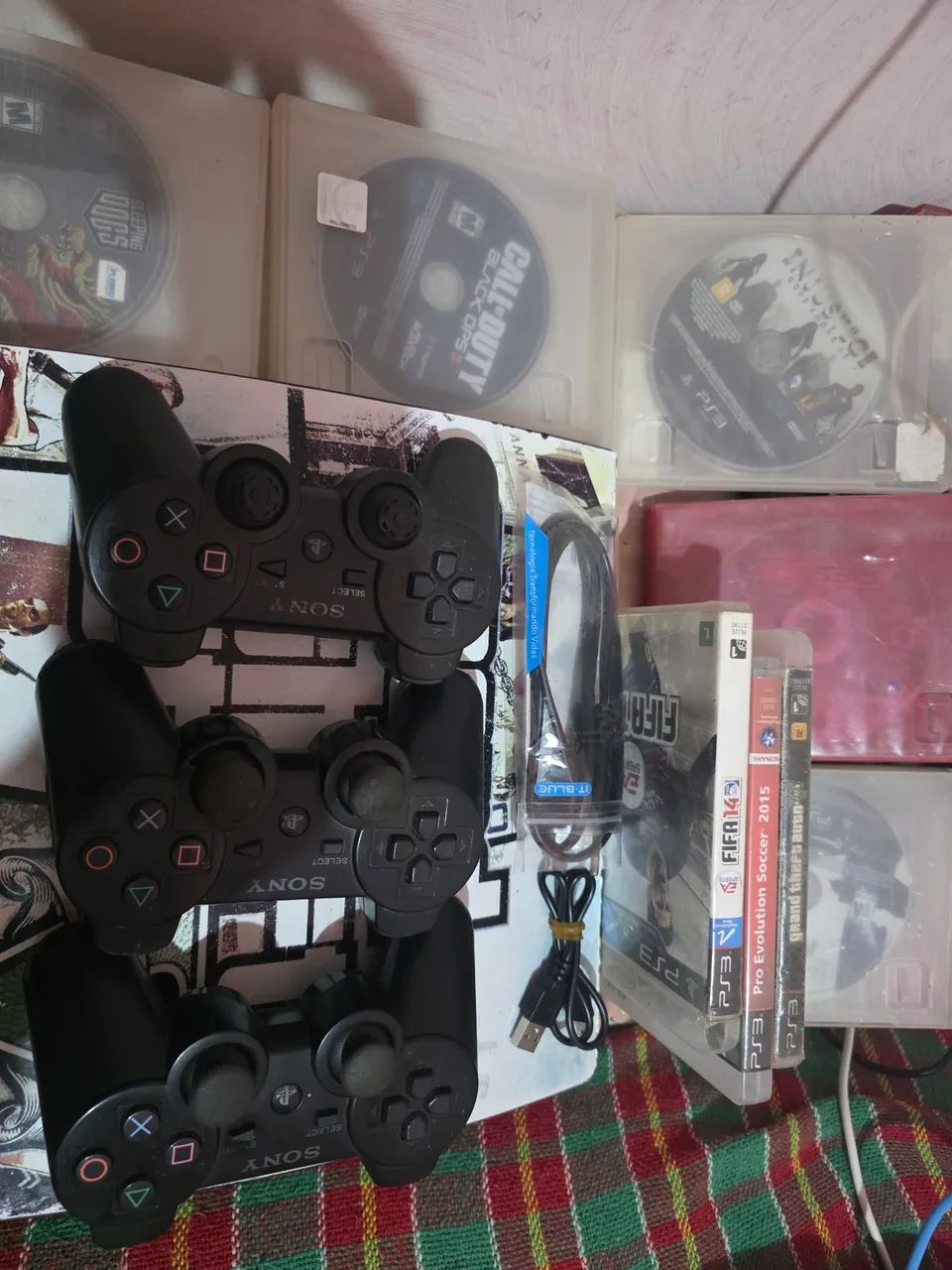 PlayStation 3 com 3 controles e vários jogos - Foto 4