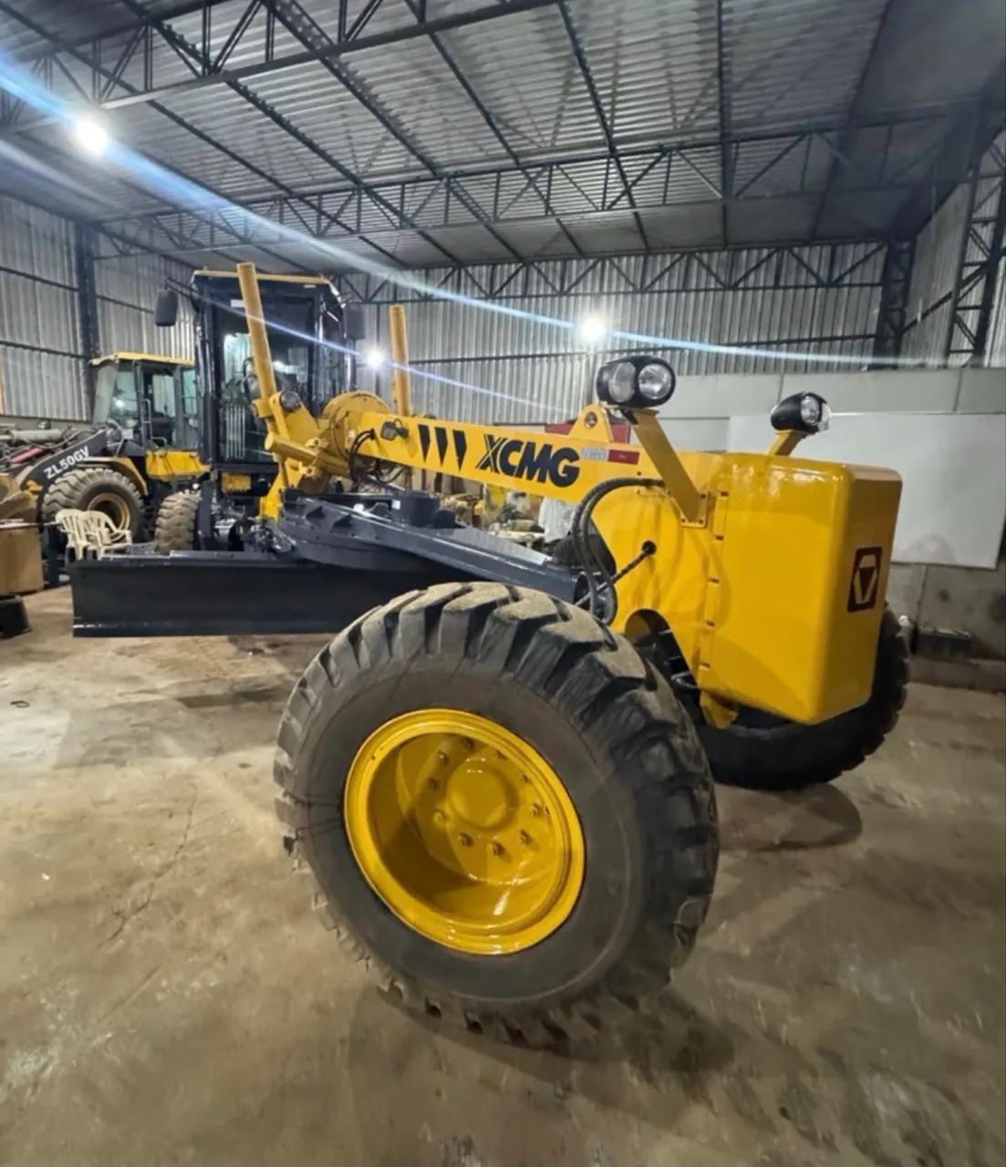 Motoniveladora XCMG GR1803BR ano 2024, com 1.700 horas, em MG - Foto 6