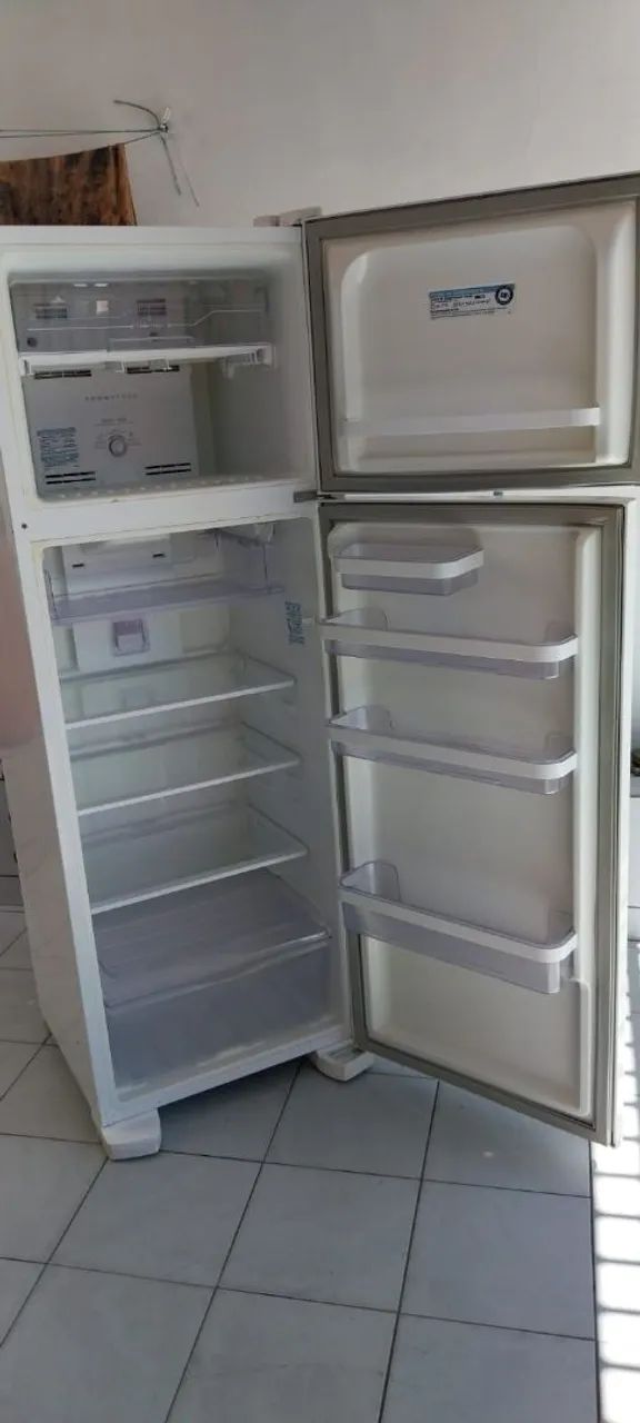 Geladeira electrolux duplex frost free ENTREGO - Foto 6