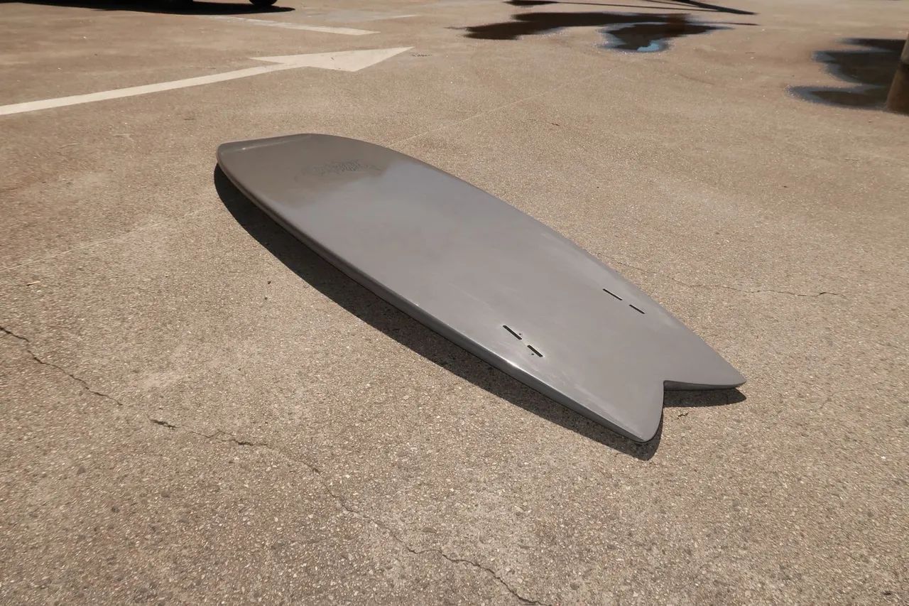 Prancha surf epoxy e carbono mid length 6.3
