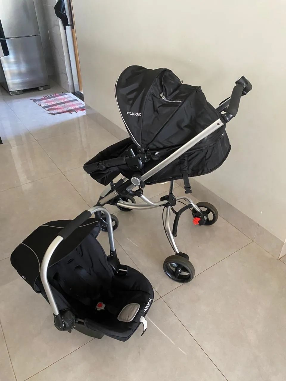Vendo carrinho Moisés e bebê conforto kiddo  - Foto 2