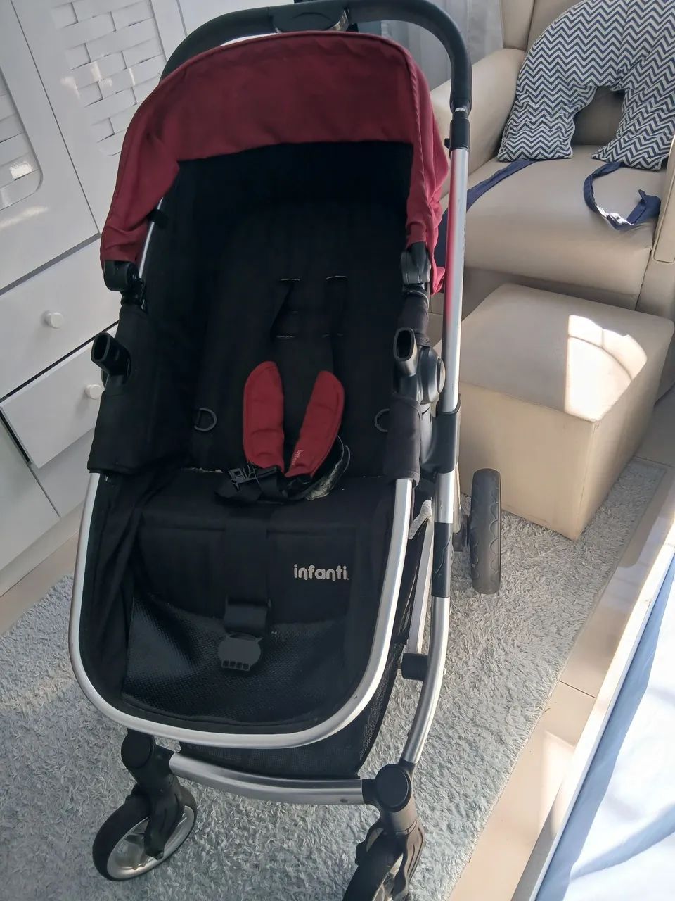 Carrinho de bebê completo ( bebe conforto e colchao)