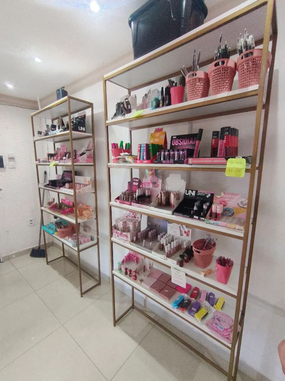 Estantes em Metalon e MDF - estilo industrial 