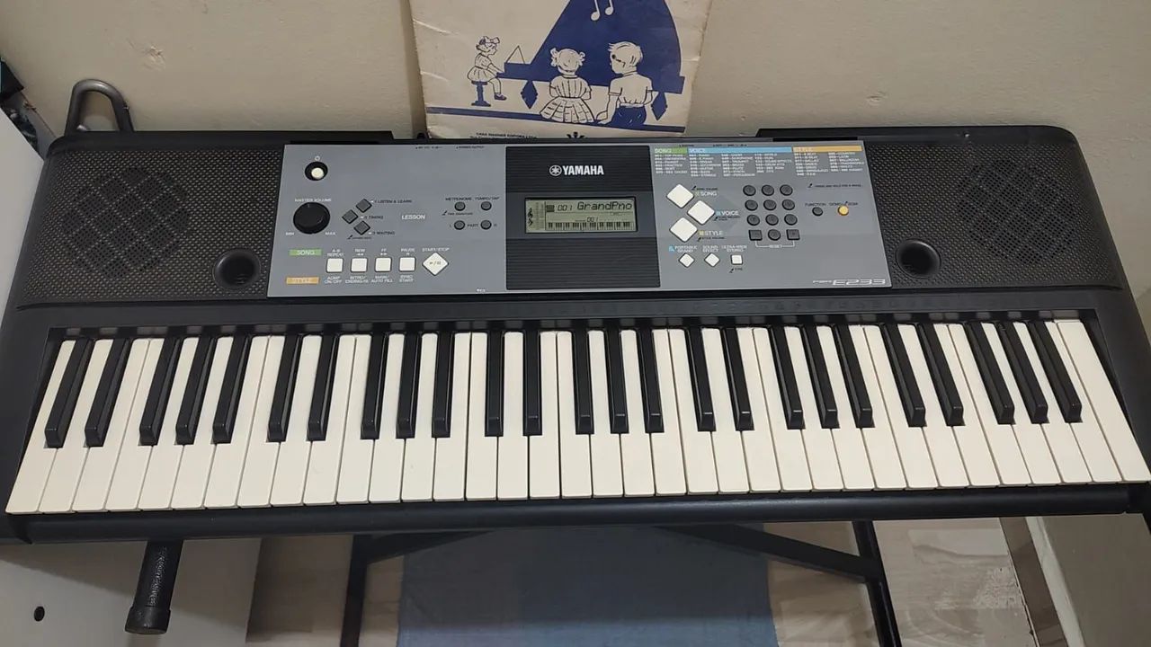 Teclado Yamaha PSR E233 (Usado)