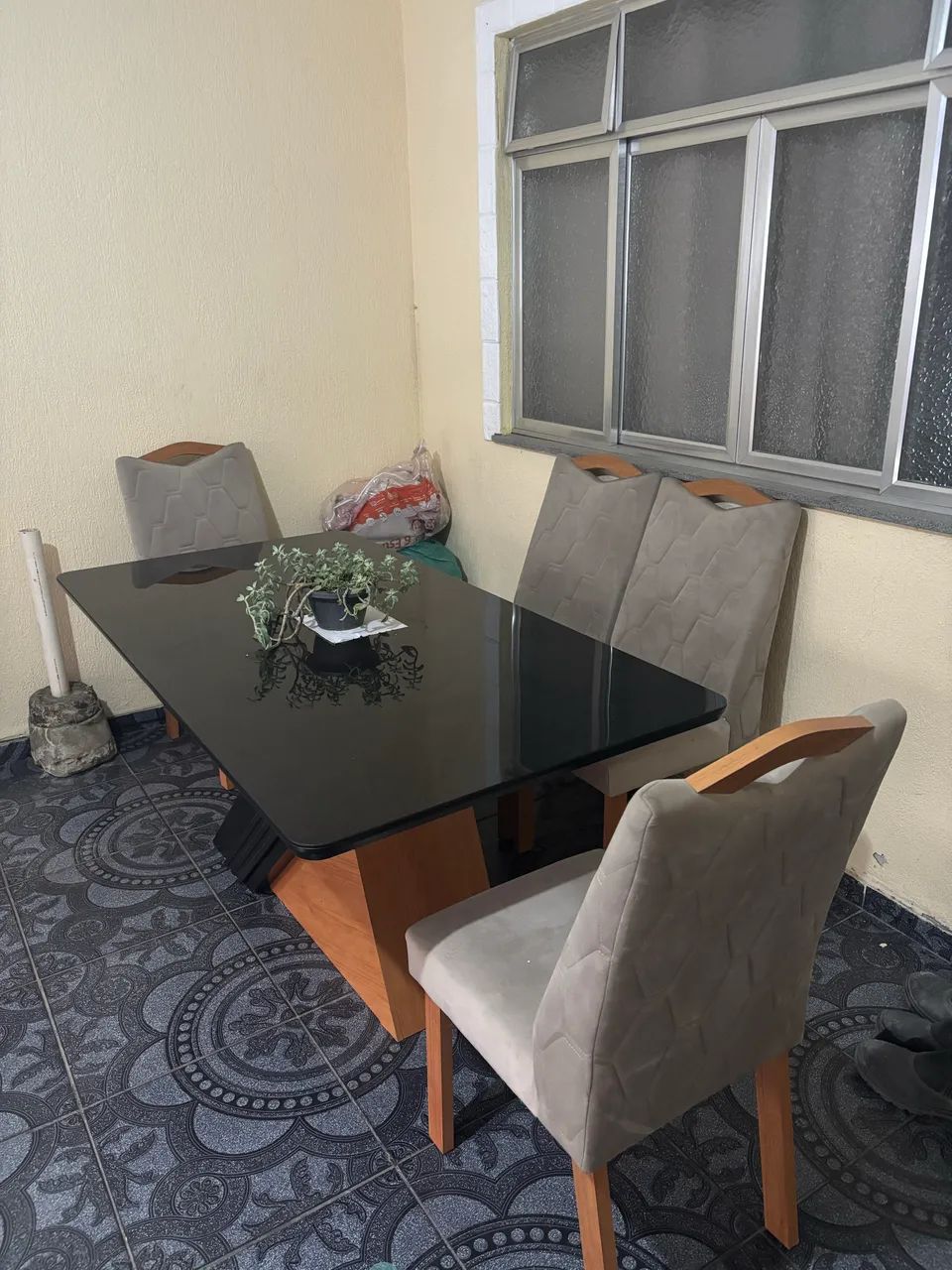 Mesa de jantar de vidro com 6 cadeiras  - Foto 4