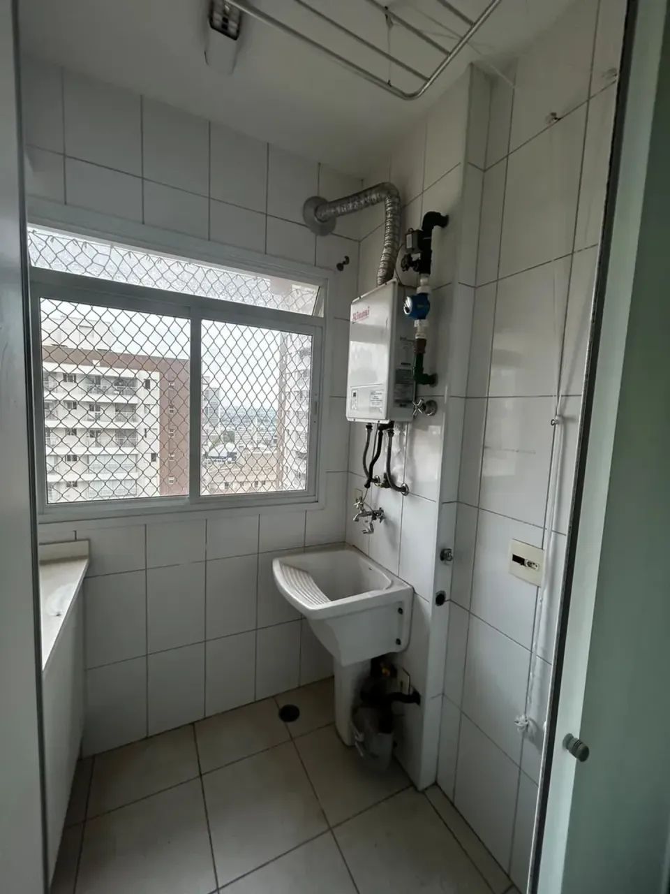 Imóvel para aluguel possui 84 metros quadrados com 3 quartos - Foto 3