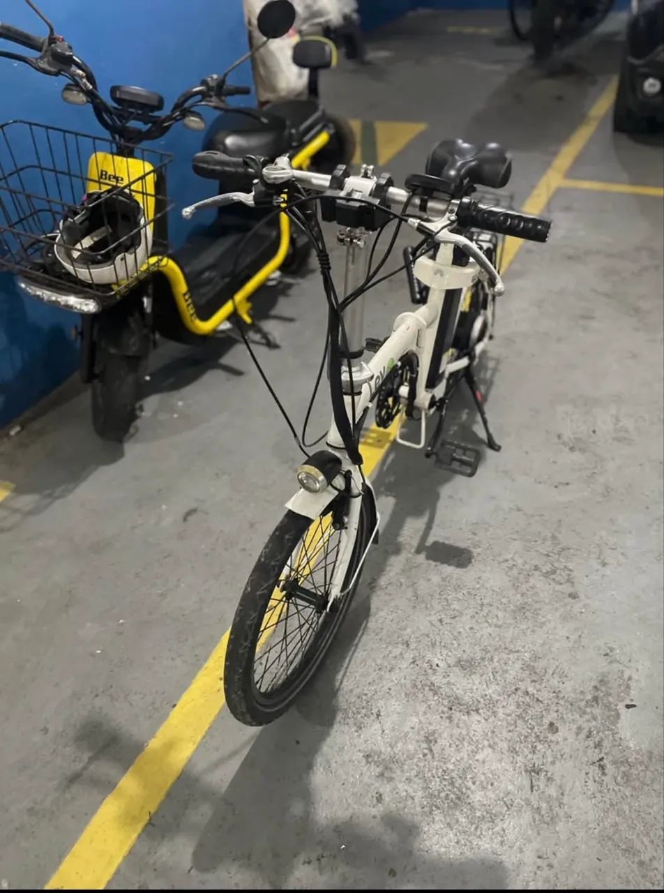Bicicleta elétrica dobrável marca LEV - Foto 3