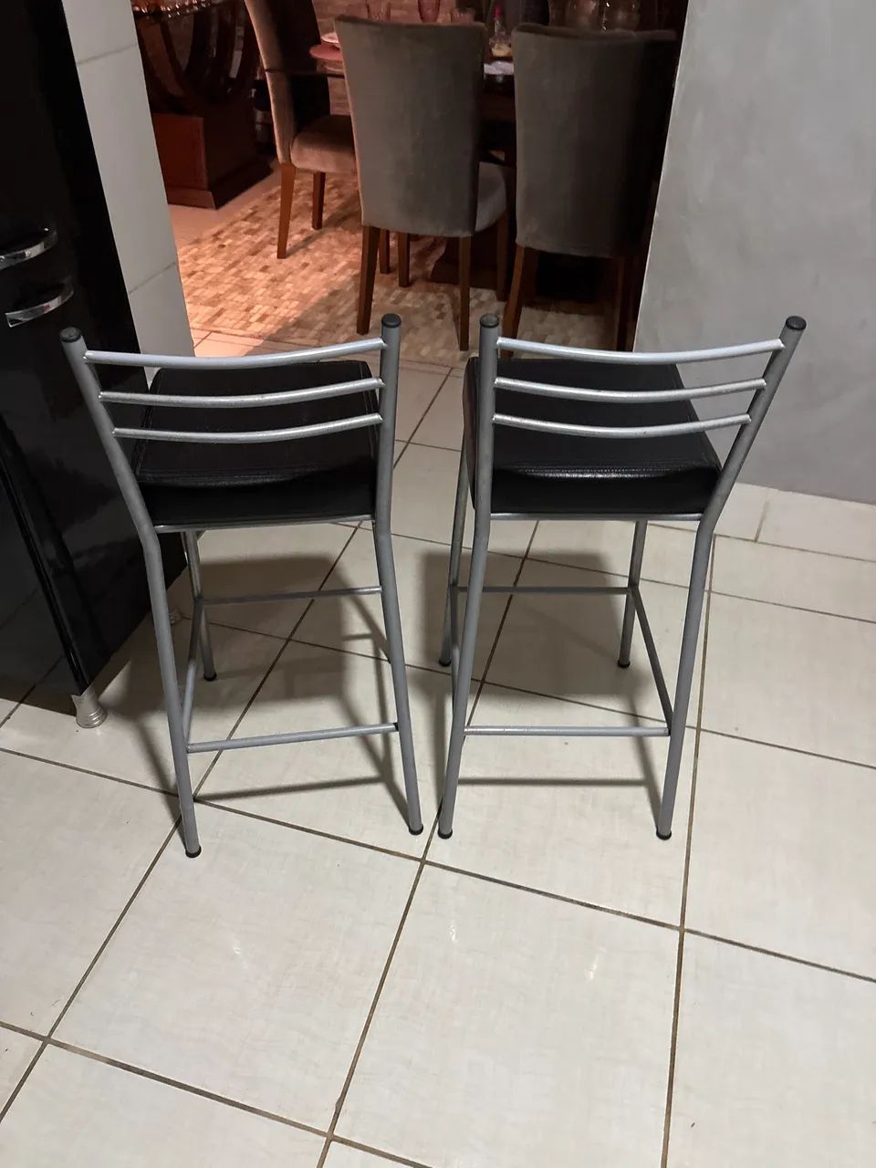 2 banquetas alta assento em couro preto 