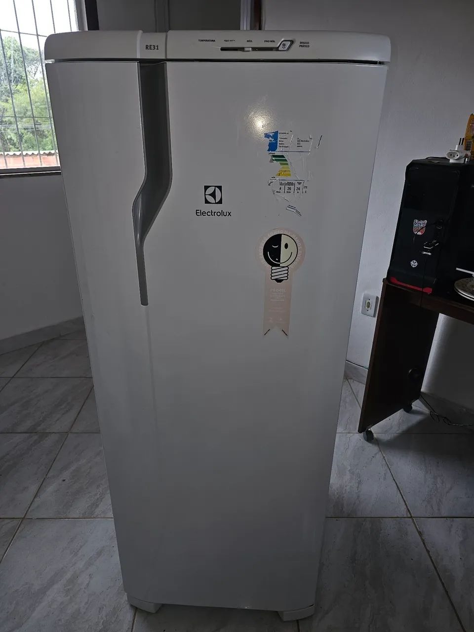 Geladeira Electrolux com defeito mas muito nova. - Foto 3