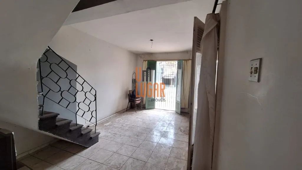 Um Lugar Imóveis Vende: Casa com ótimo espaço e boa localização na Alcindo Cacela entre Do - Foto 5