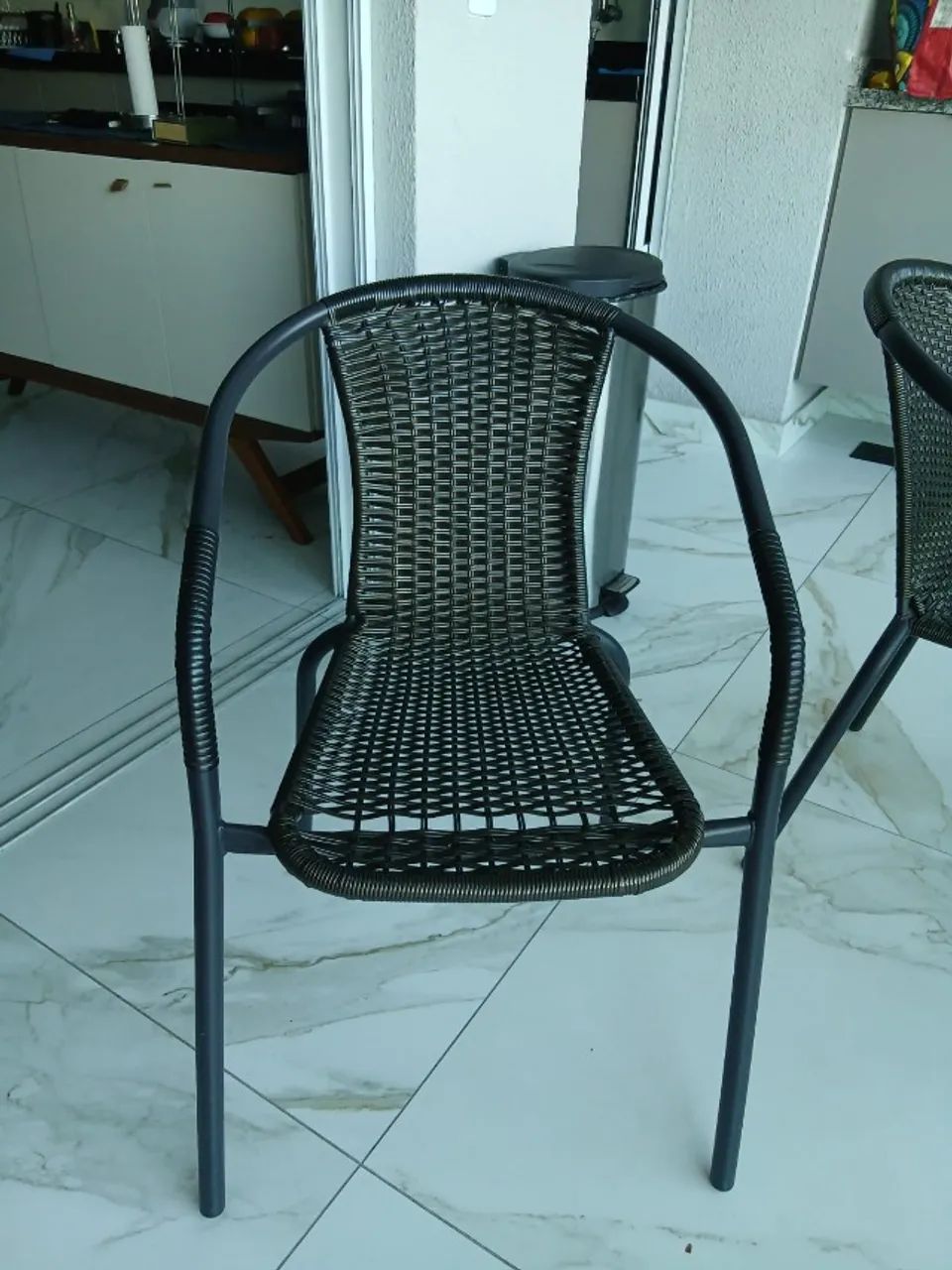 Mesa com 4 cadeiras para varanda ou parte externa - Foto 2