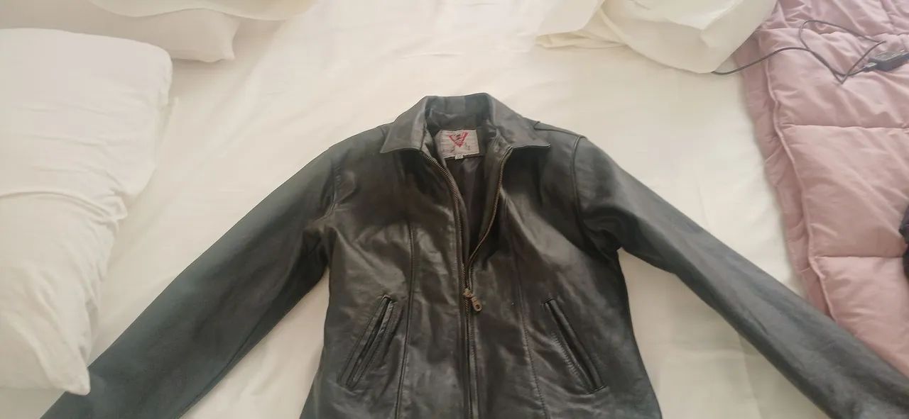 Vendo jaqueta de couro original  - Foto 2