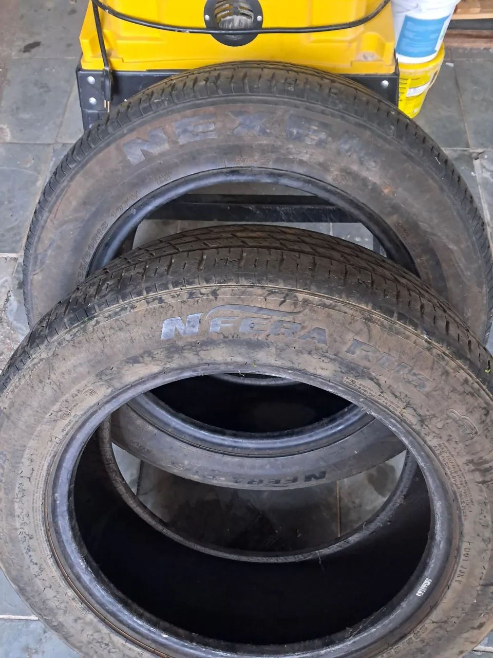 Pneu aro 18. 235_65/18