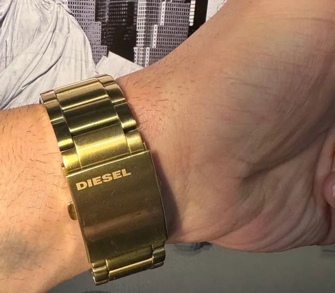Relógio Diesel Mega Chief DZ4370 Dourado Original 59mm - Foto 2
