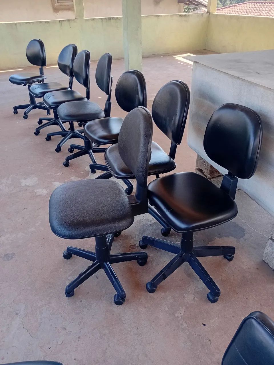 Cadeira de escritório em courino - Foto 4