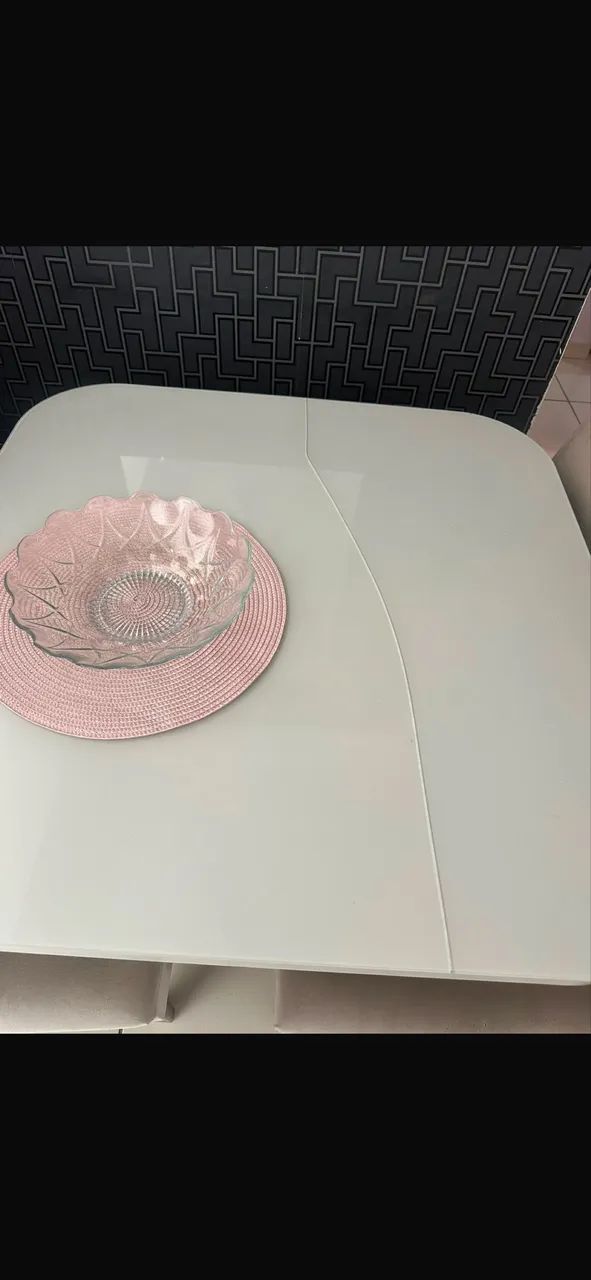 Vende-se mesa com 4 cadeiras  - Foto 2