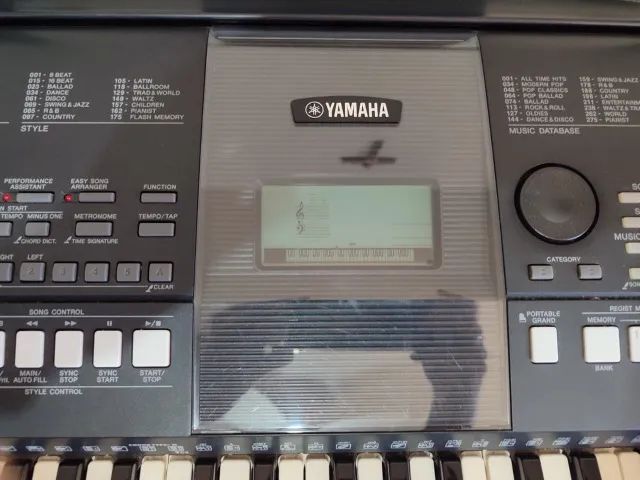 Teclado Yamaha PSR-E423 - Foto 4