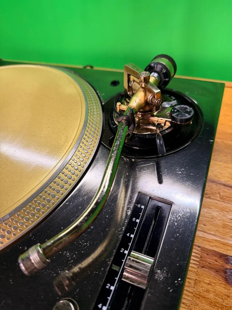 Par Technics SL1200MK5 dourada com case - Foto 5