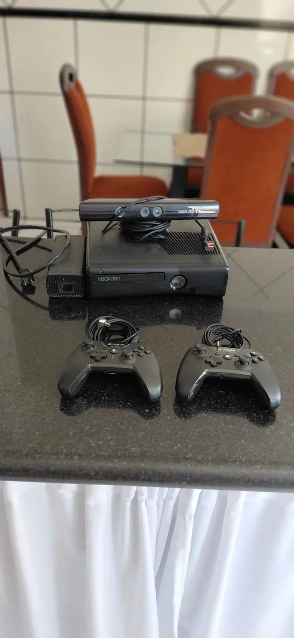 Xbox360 com kinect+controles com fio e jogos