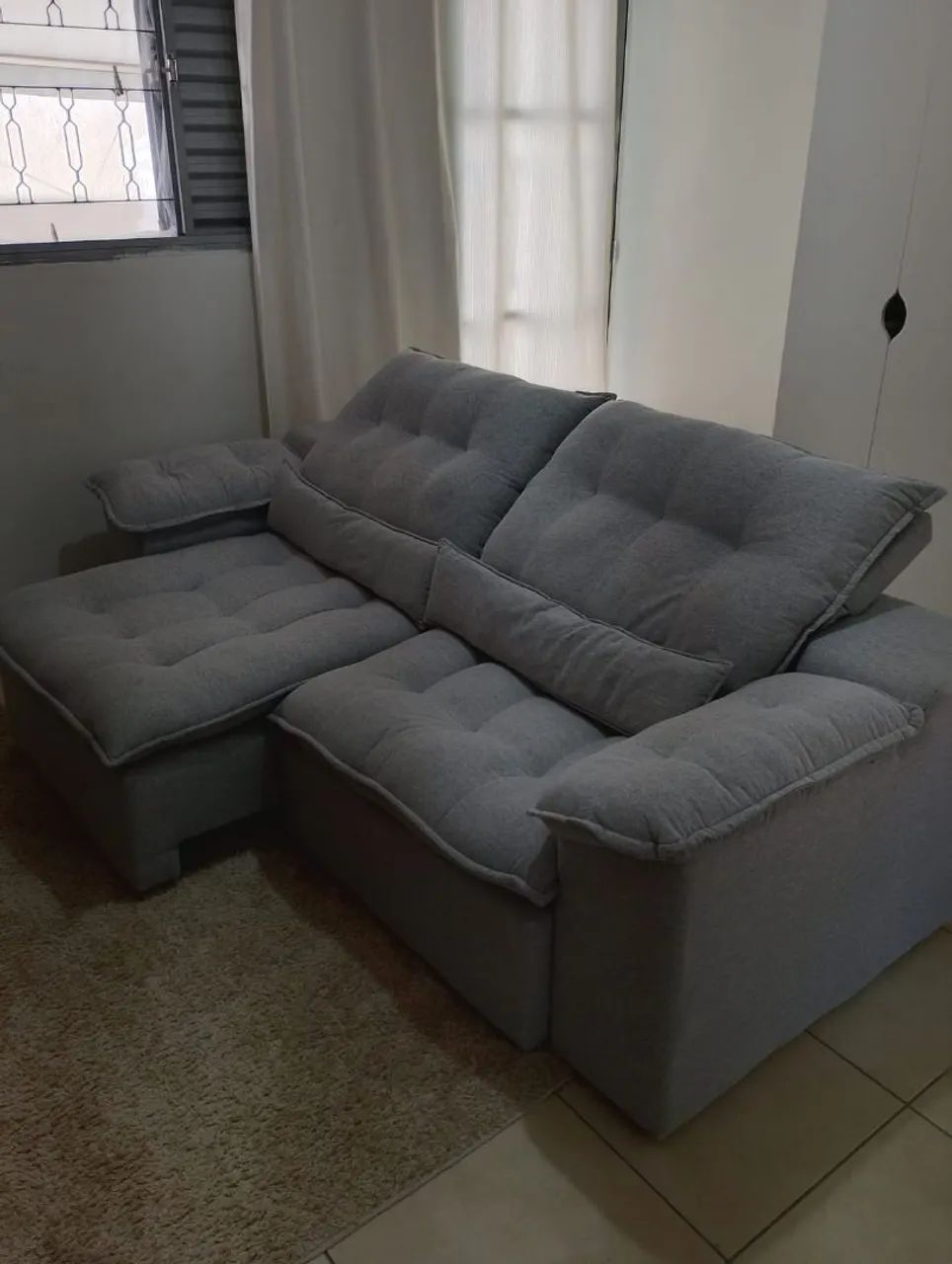 Sofá linho cinza 2.15 impecável e com garantia, sem mancha e sem detalhes  - Foto 3