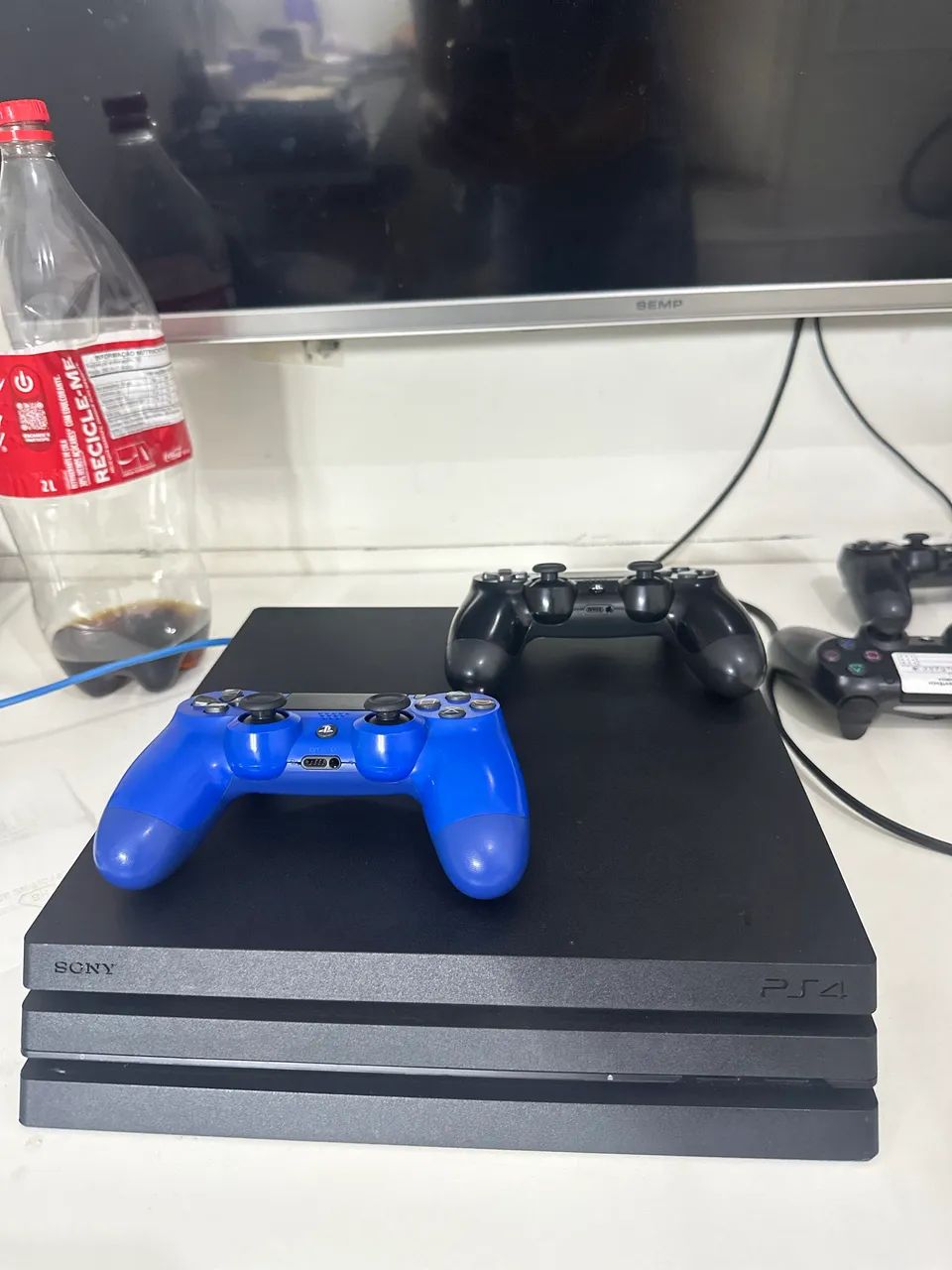 Ps4 pro 1tb 2 controle com hall efect - Foto 3