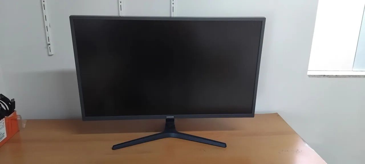 Vendo monitor de computador Samsung 4K de 32 polegadas excelente, seminovo