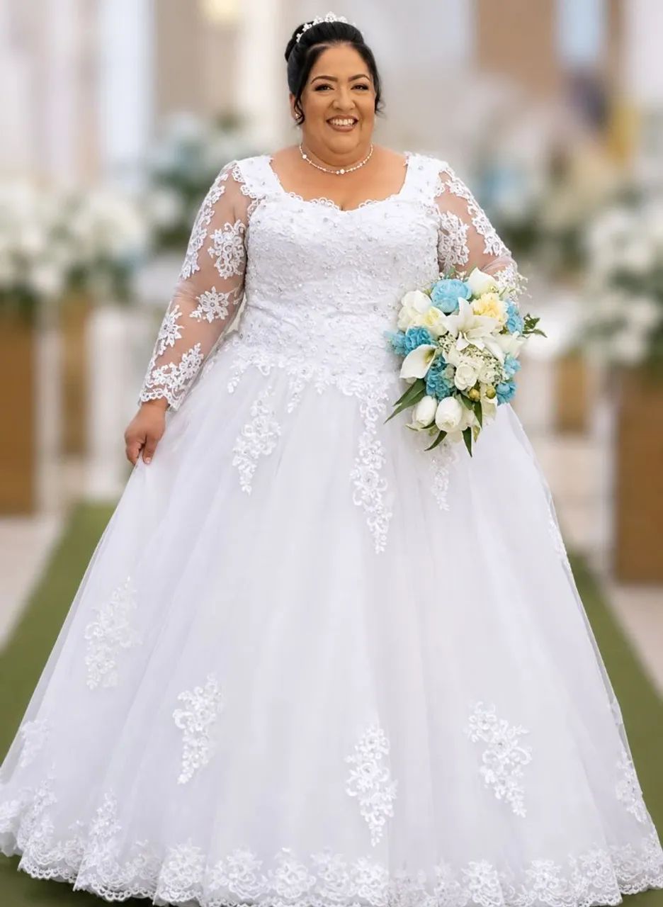 Vestido de noiva plus dizer, em perfeito estado.