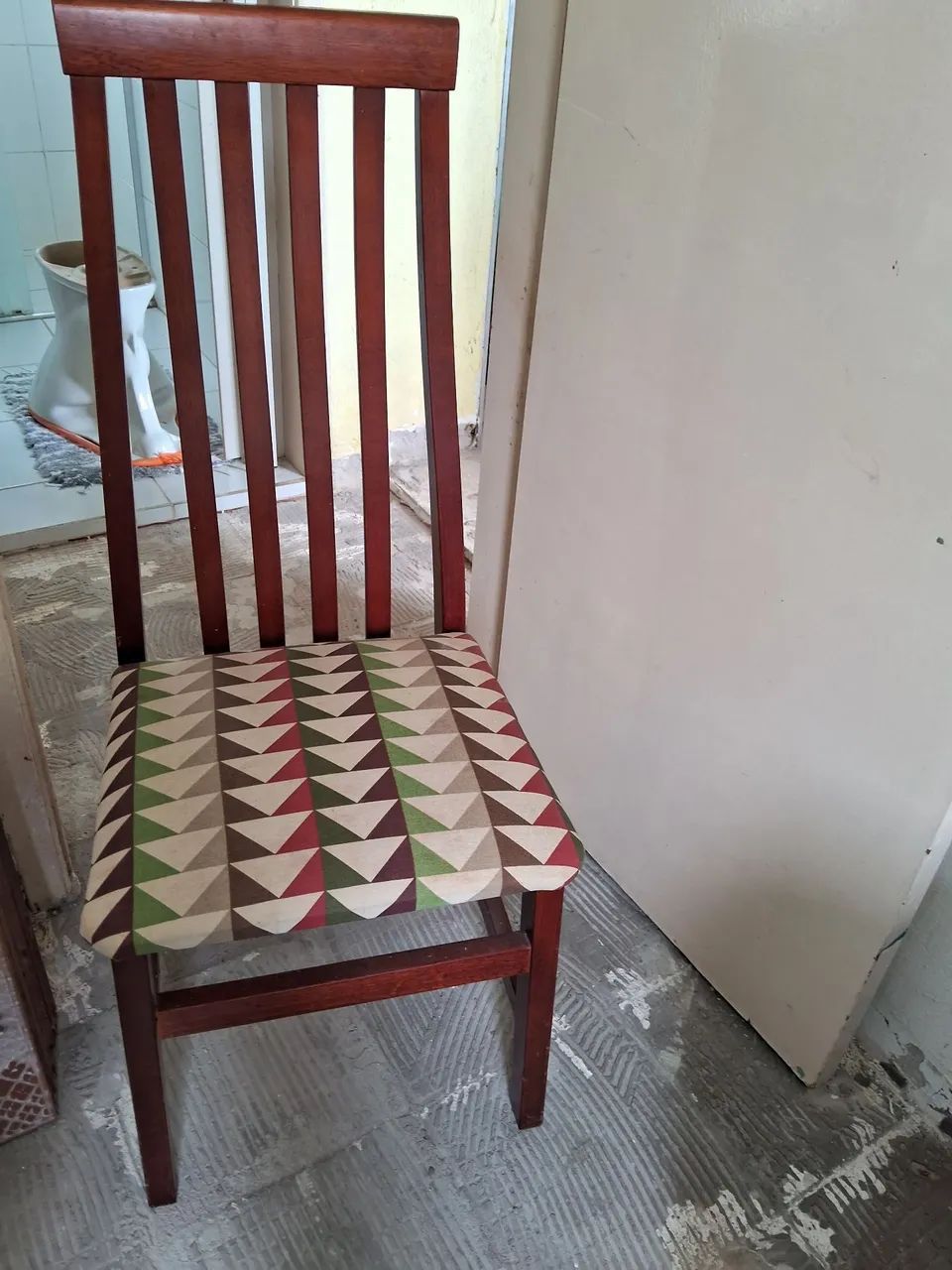 Vende-se mesa com 4 cadeiras - Foto 3