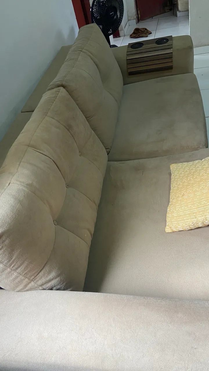 Sofá com chaise na cor bege. - Foto 4