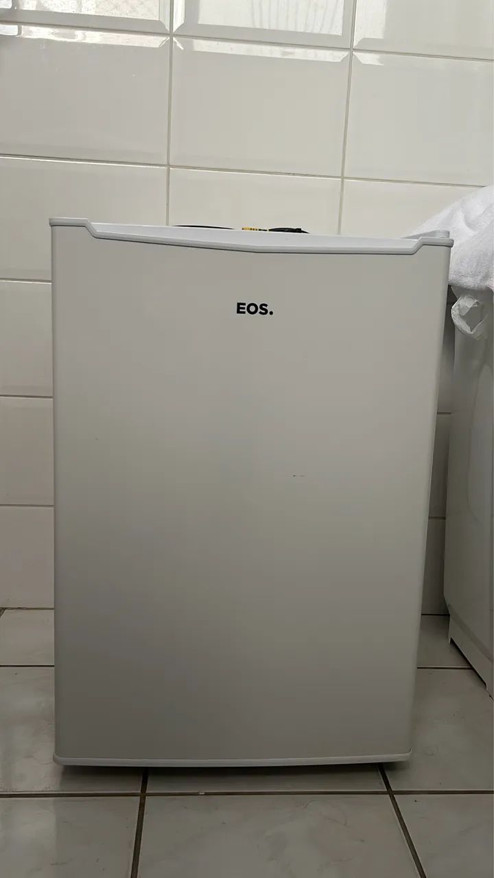 Frigobar EOS Ice Compact 71 Litros Branco EFB81 110V