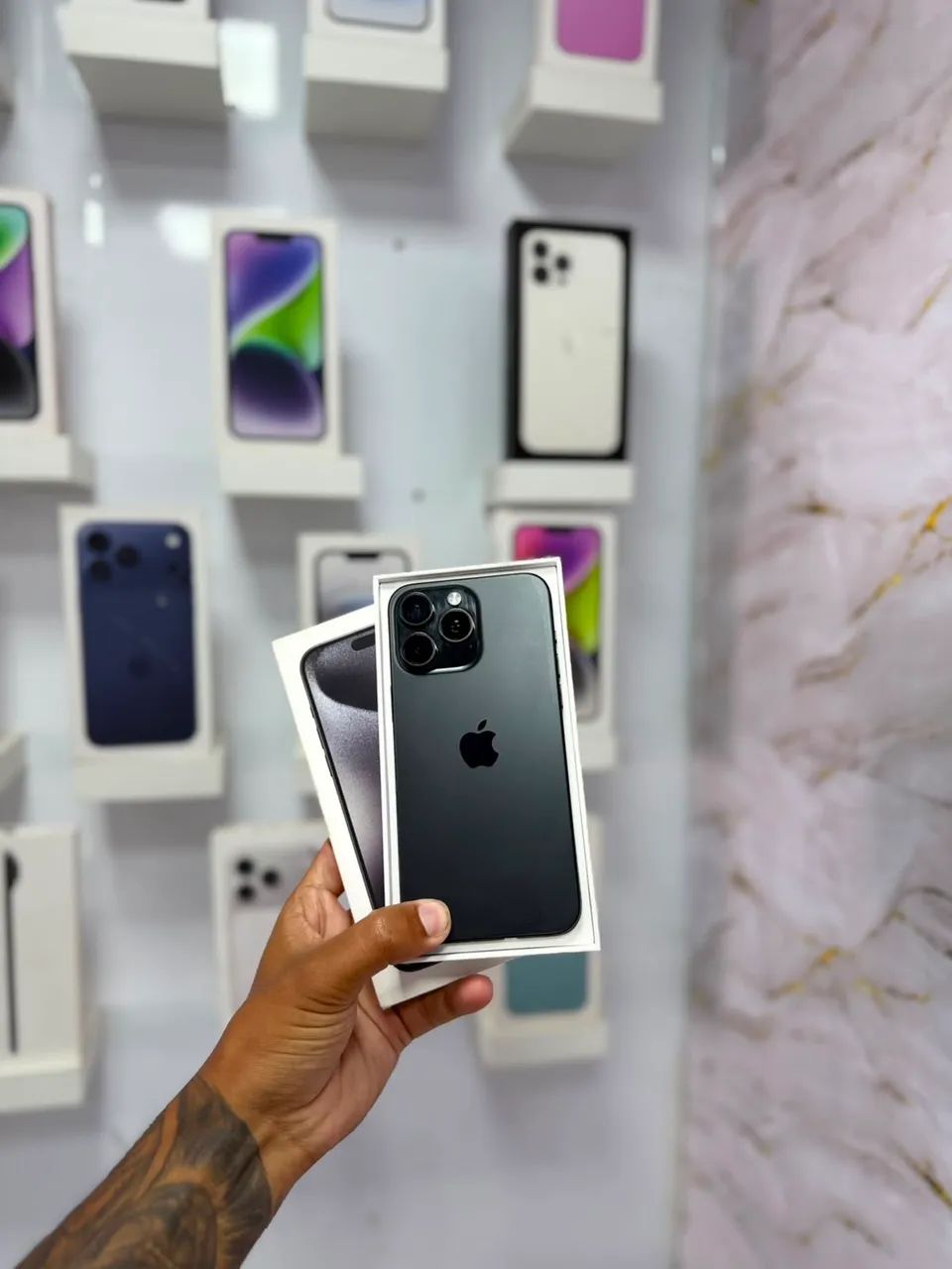 iPhone 15 Pro Max - 256GB  - Foto 2