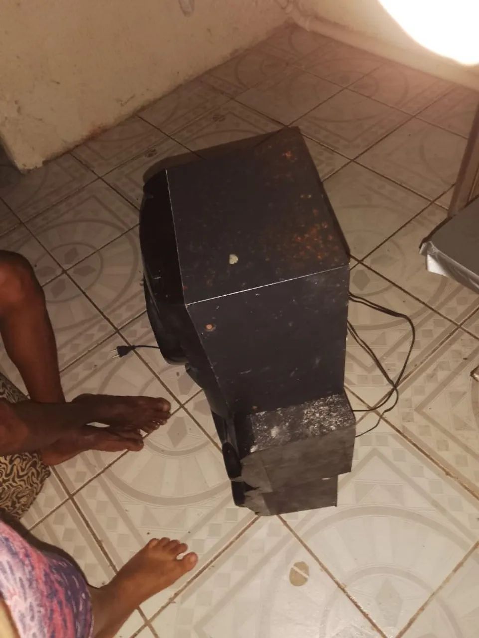 3 caixa de som preta  - Foto 4
