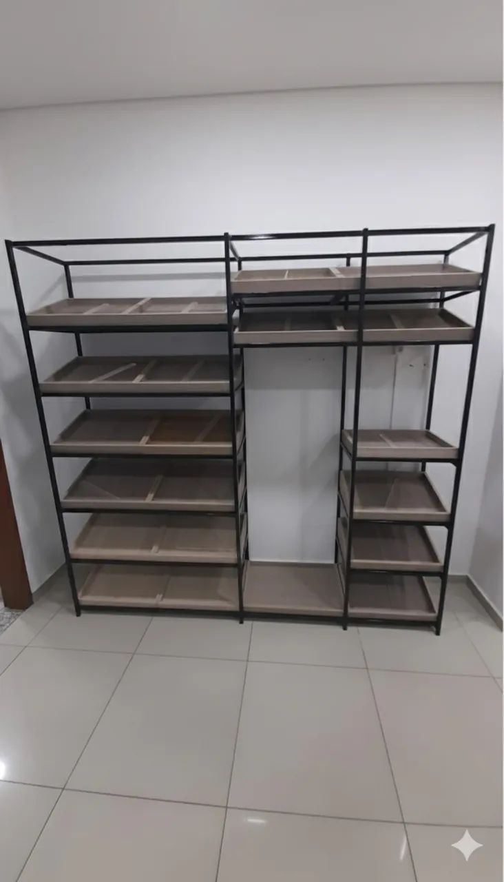 Estante expositora reforçada - Metalon/Madeira 